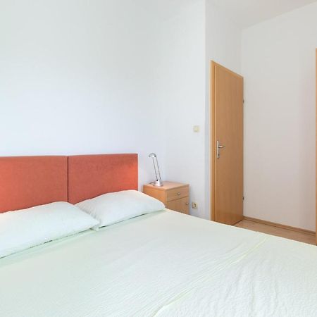 Apartment Cvijic Beige Punat Exterior foto