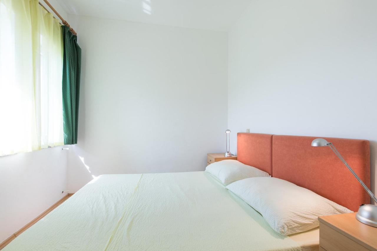 Apartment Cvijic Beige Punat Exterior foto