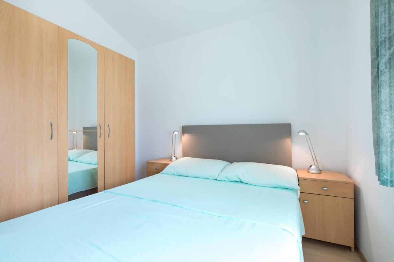 Apartment Cvijic Beige Punat Exterior foto